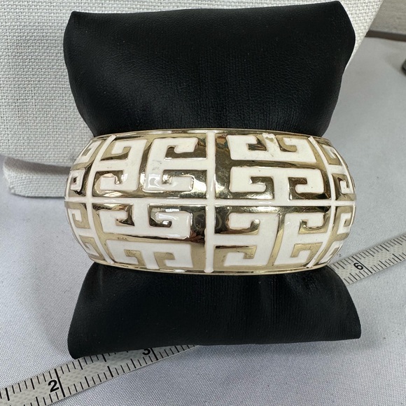 Vintage Stroili goldtone Greek key clamper bracelet - Picture 3 of 6